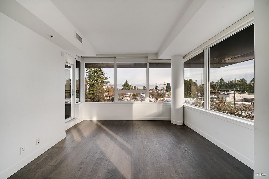 209 6383 Cambie Street