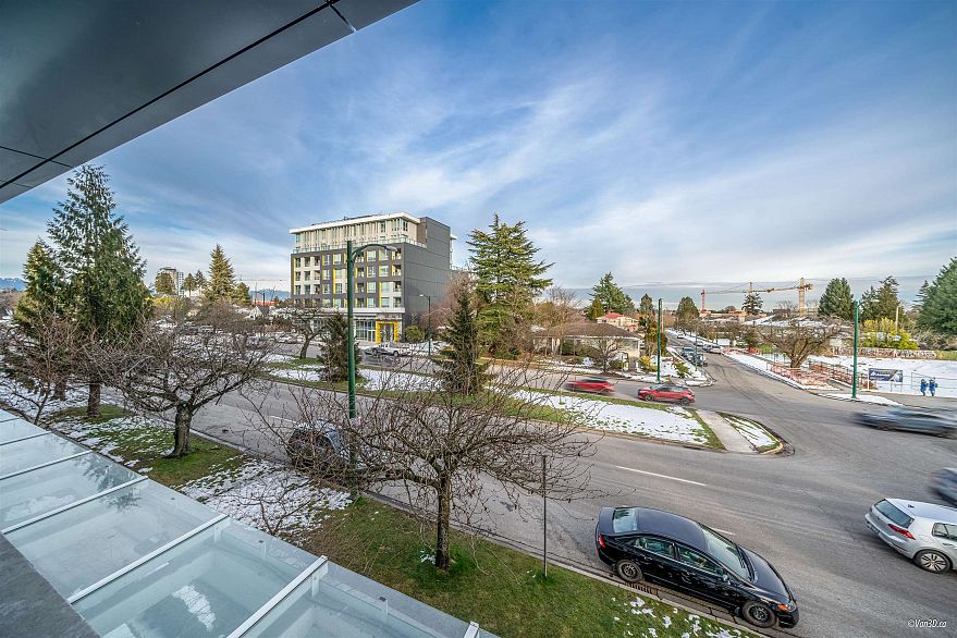 209 6383 Cambie Street