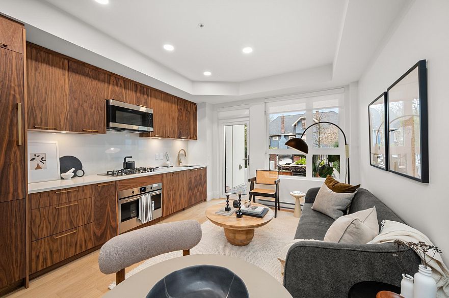 111 2550 GARDEN DRIVE, Vancouver BC V5N 4X6