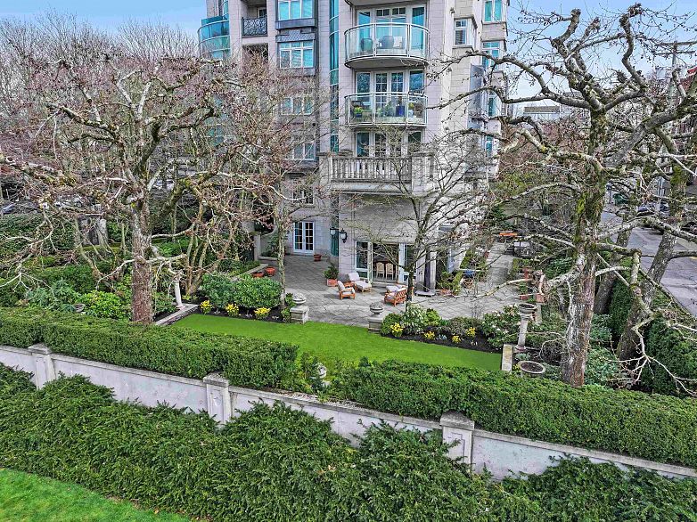 1B 1596 W 14th Avenue