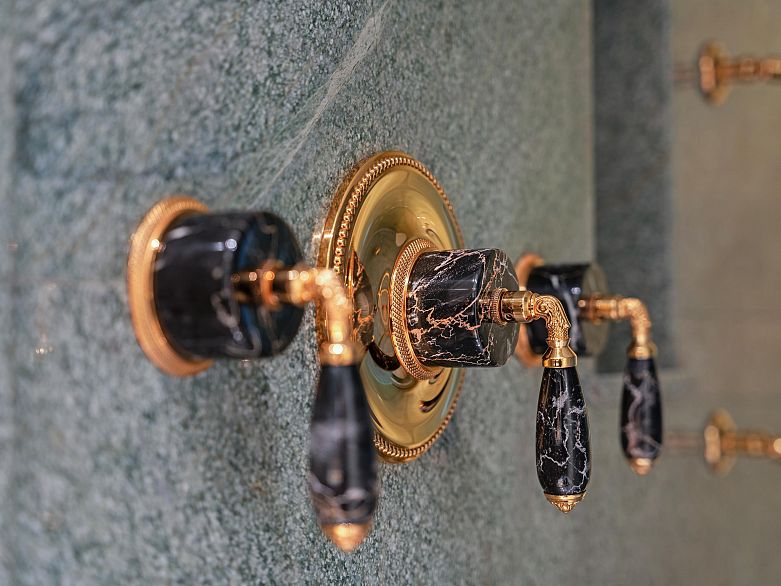 1B 1596 W 14th Avenue