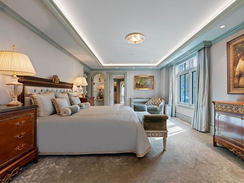 1B 1596 W 14th Avenue