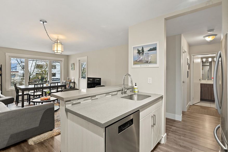 304 1040 E BROADWAY, Vancouver BC V5T 4N7