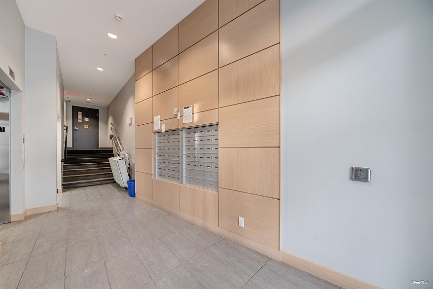 209 6383 Cambie Street