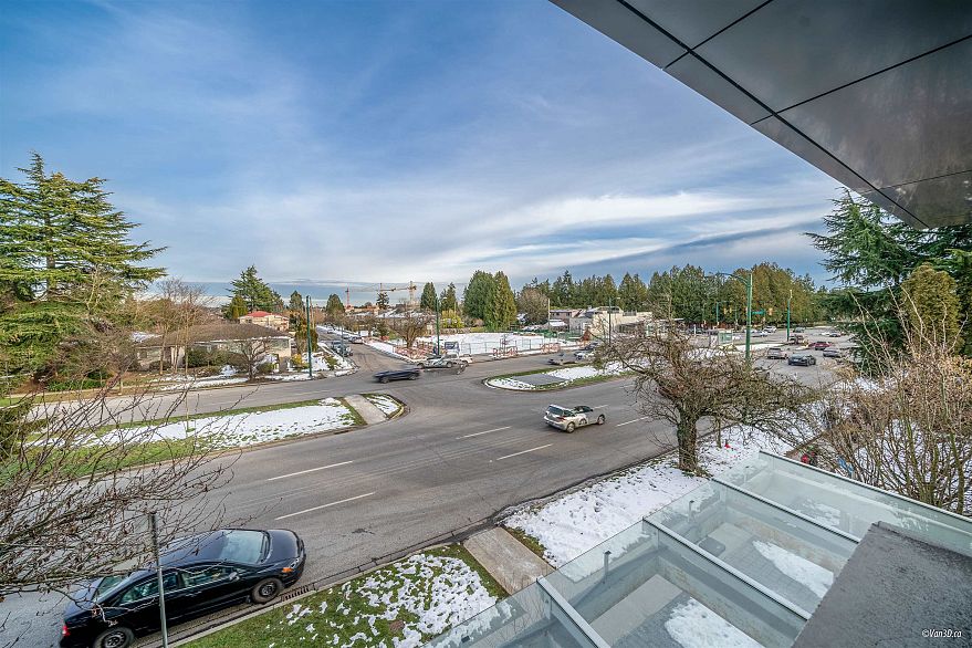 209 6383 Cambie Street