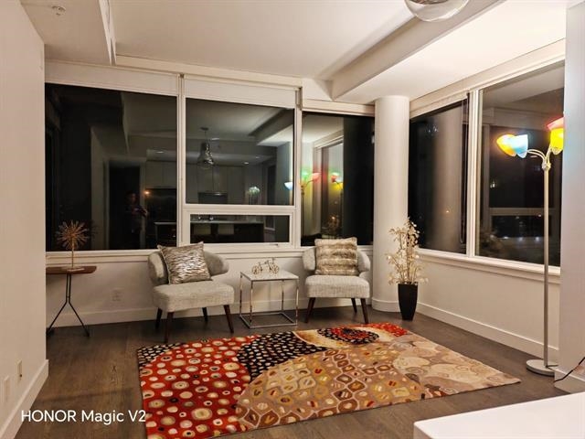 209 6383 Cambie Street