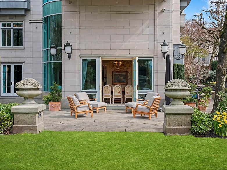 1B 1596 W 14th Avenue