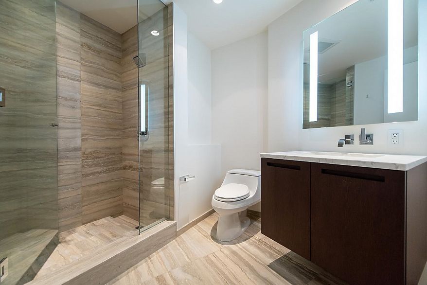 2808 1011 W Cordova Street