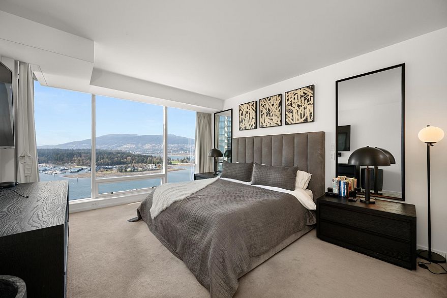 2808 1011 W Cordova Street