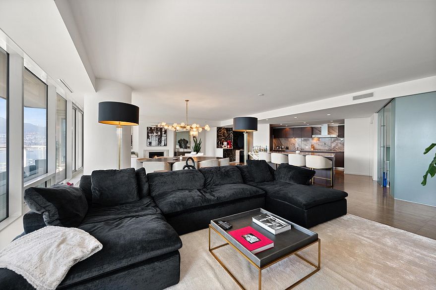 2808 1011 W Cordova Street