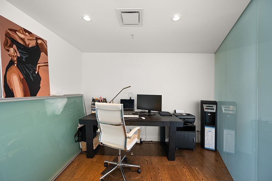 2808 1011 W Cordova Street