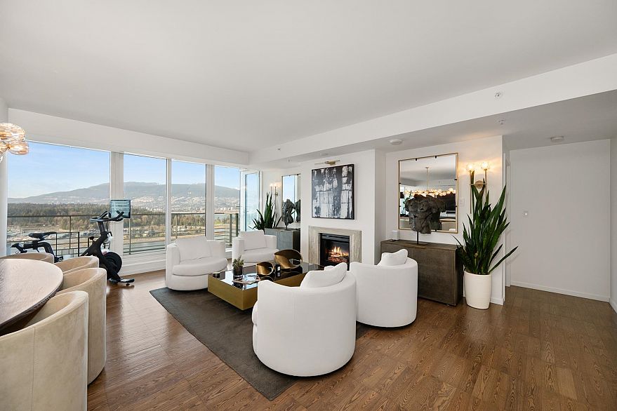 2808 1011 W Cordova Street