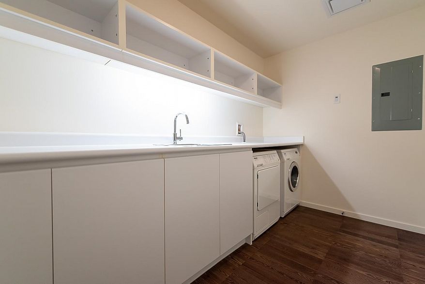 2808 1011 W Cordova Street