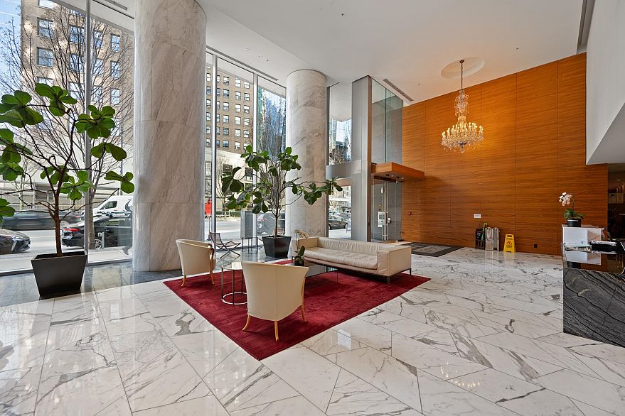 2808 1011 W Cordova Street