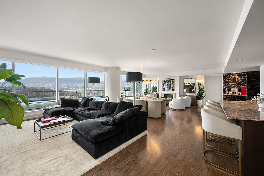 2808 1011 W Cordova Street