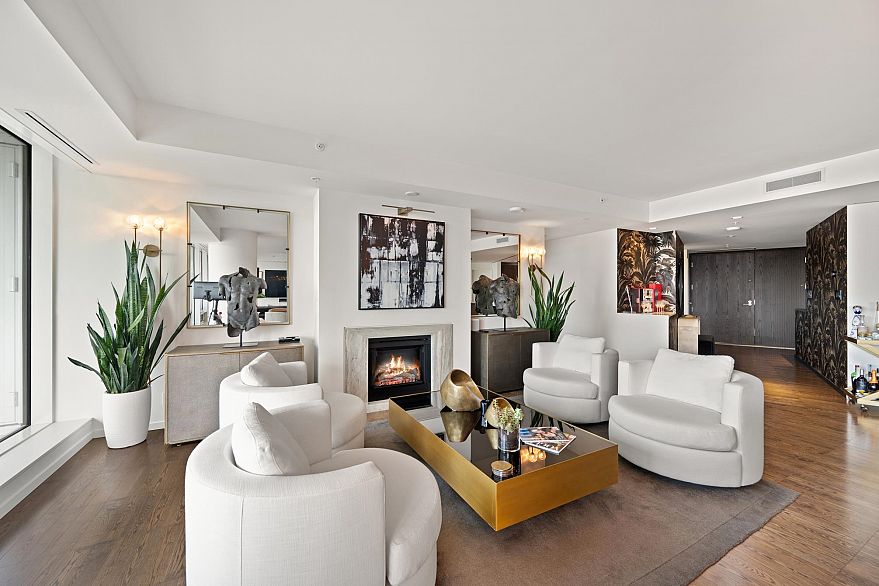 2808 1011 W Cordova Street