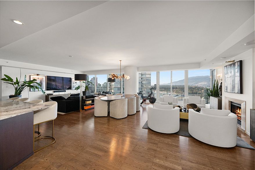 2808 1011 W Cordova Street