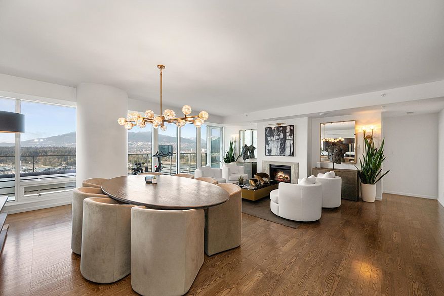 2808 1011 W Cordova Street