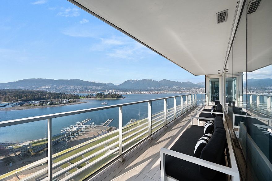 2808 1011 W Cordova Street