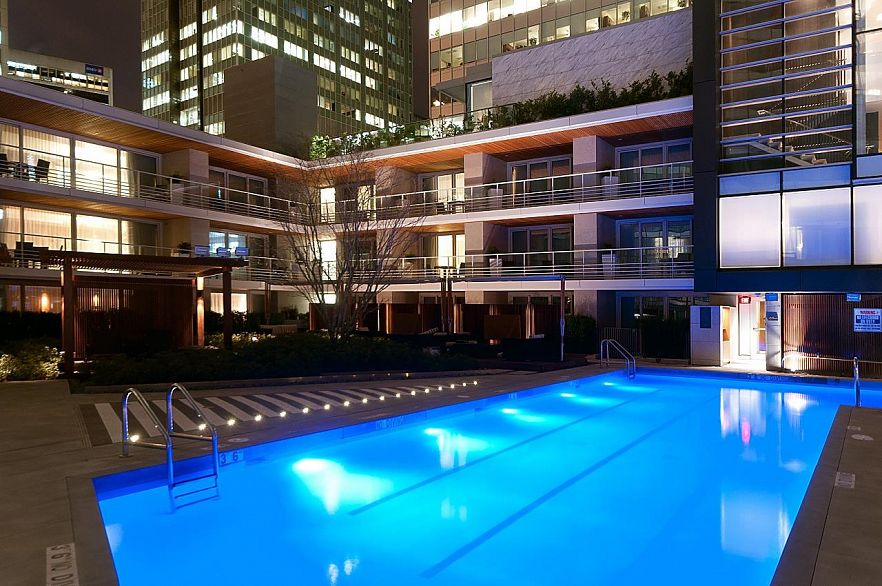 2808 1011 W Cordova Street