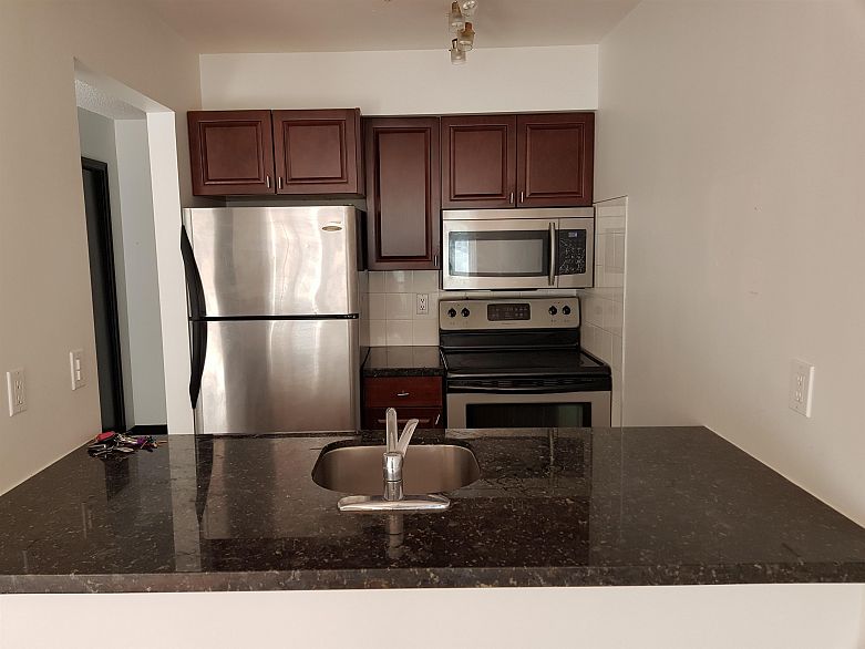 302 921 Thurlow Street