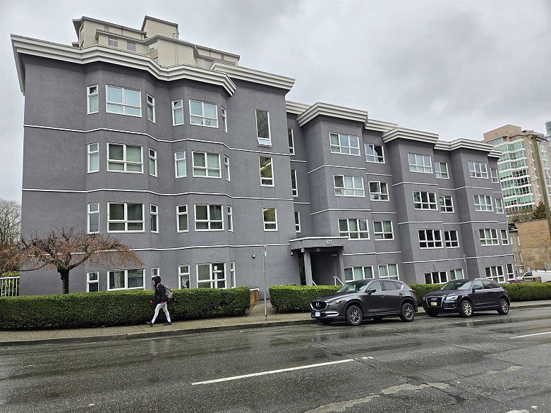 302 921 Thurlow Street