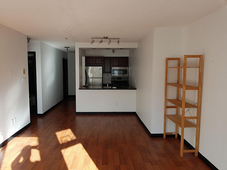 302 921 Thurlow Street