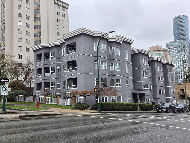 302 921 Thurlow Street