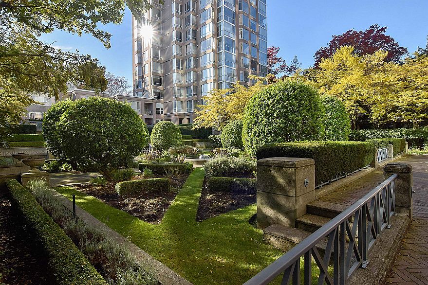 201 2668 ASH STREET, Vancouver BC V5Z 4K4