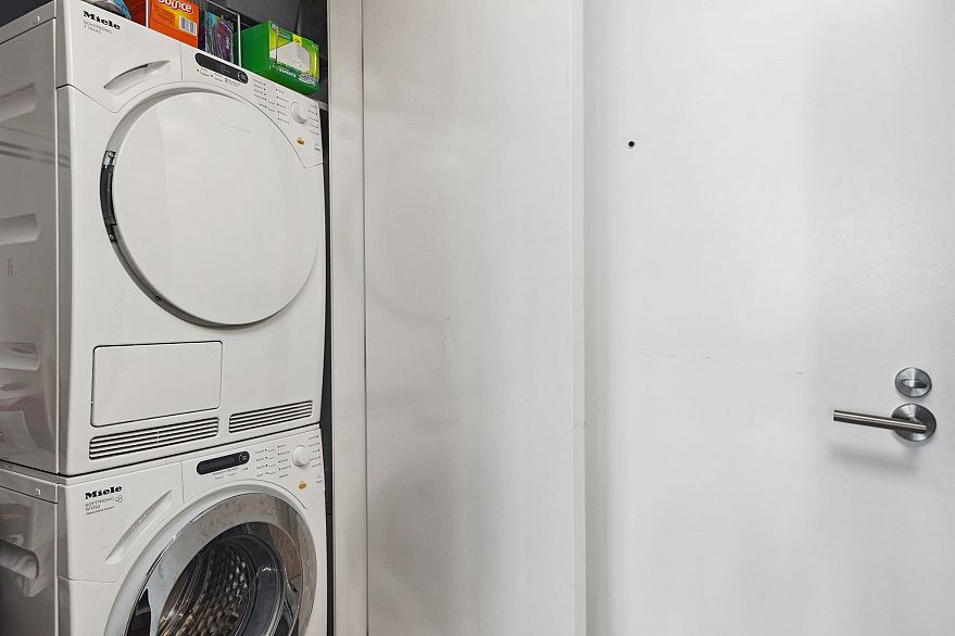 3809 1480 Howe Street