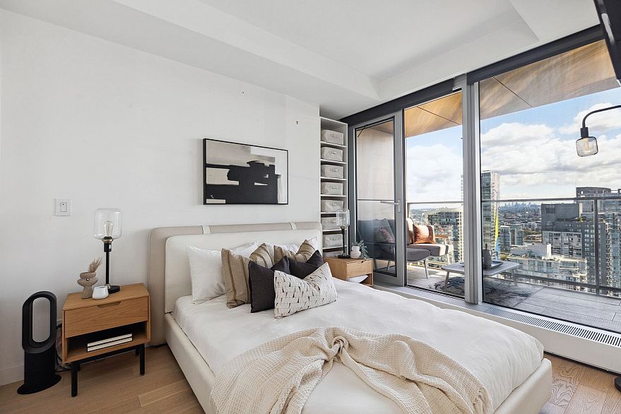 3809 1480 Howe Street