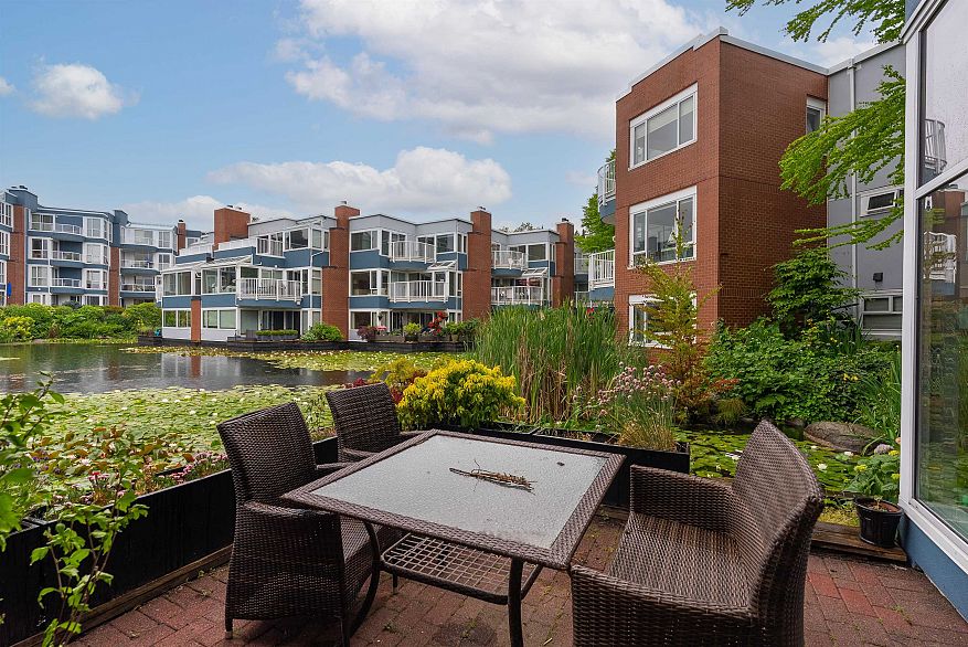 1596 Island Park Walk