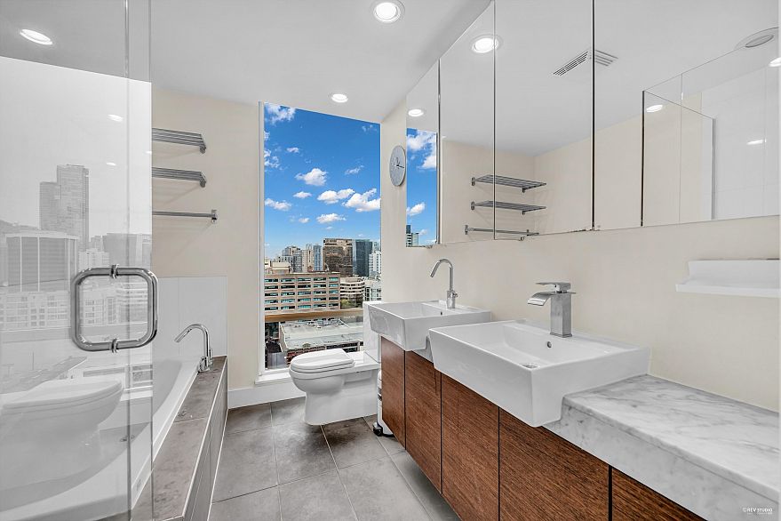 2002 565 Smithe Street