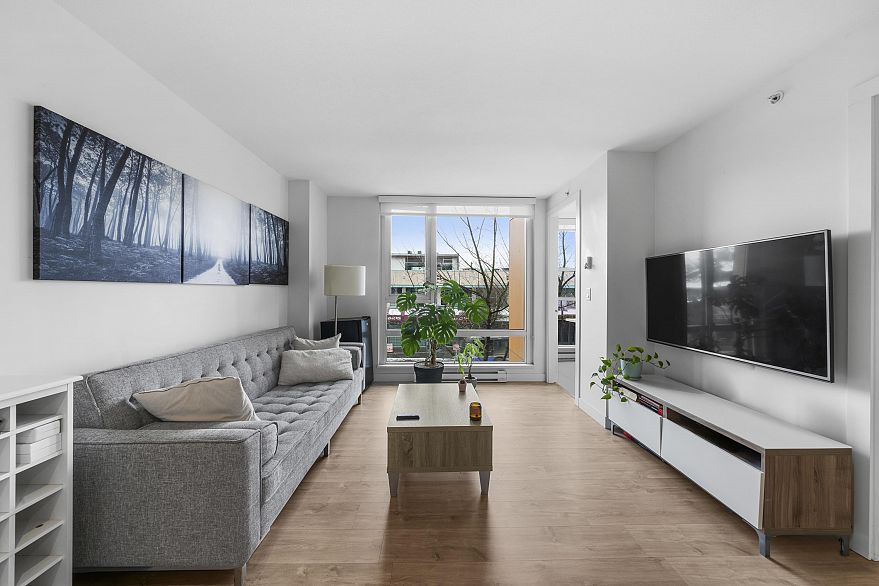 210 238 W BROADWAY, Vancouver BC V5Y 0L2