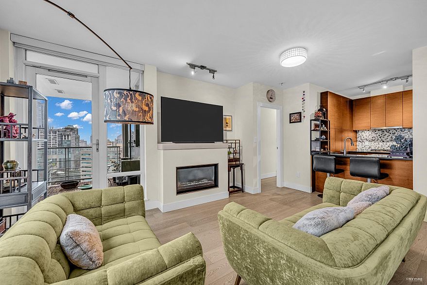 2002 565 Smithe Street