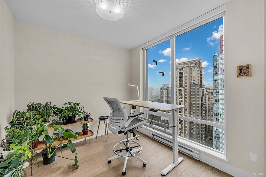 2002 565 Smithe Street