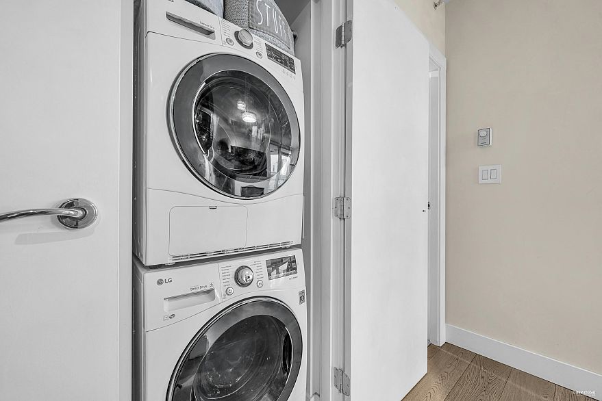 2002 565 Smithe Street