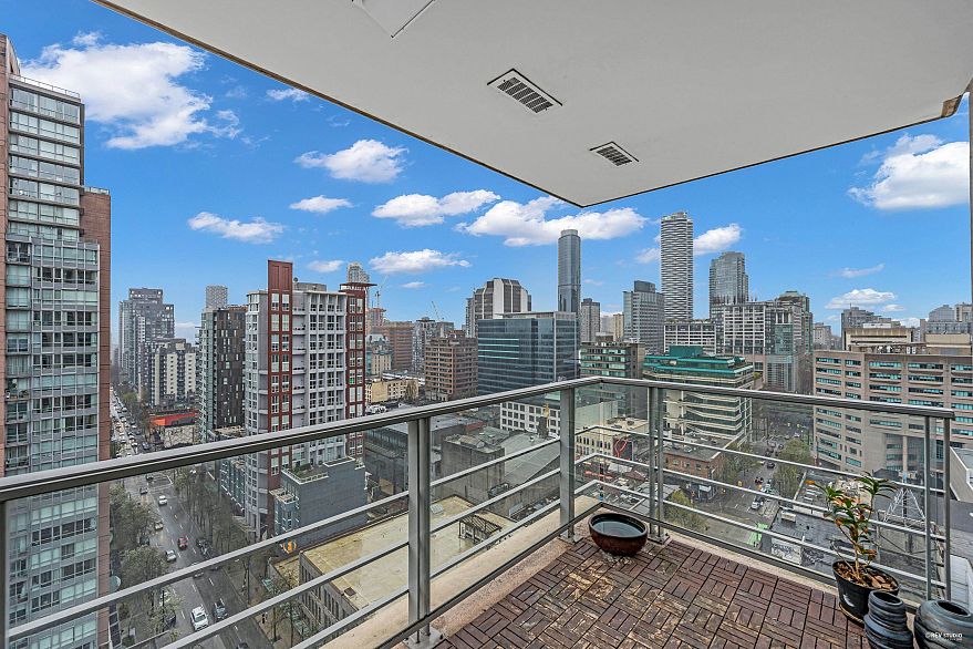 2002 565 Smithe Street