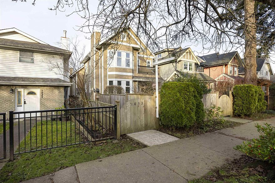 1033 E 10TH AVENUE, Vancouver BC V5T 2B4
