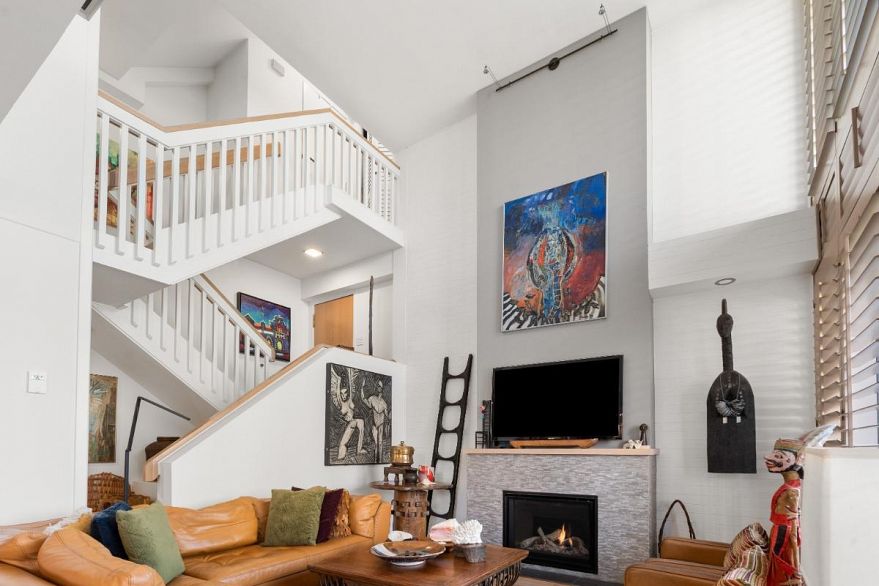 201 1236 Bidwell Street