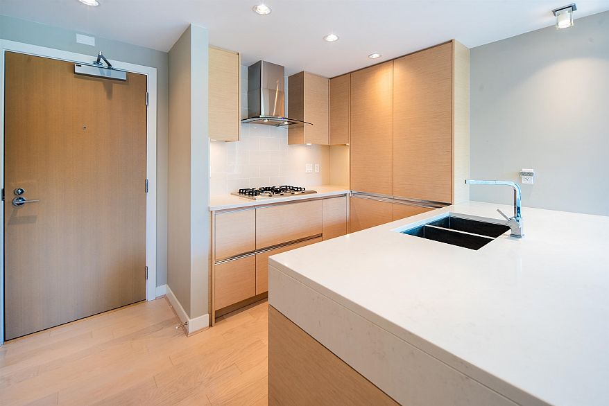 207 505 W 30th Avenue