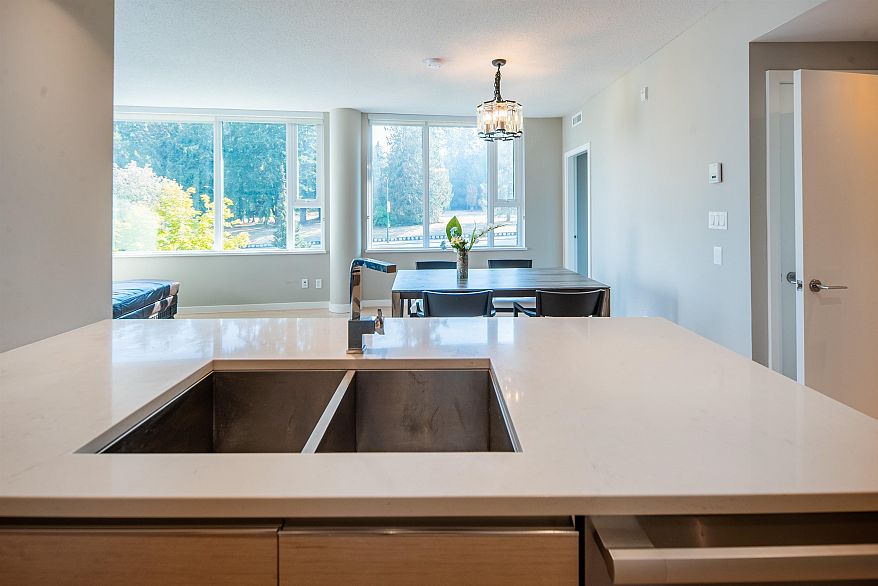 207 505 W 30th Avenue