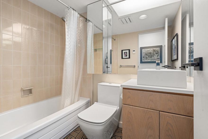 201 1236 Bidwell Street