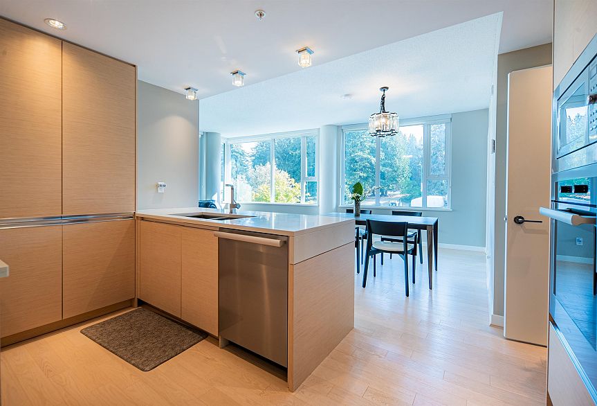 207 505 W 30th Avenue