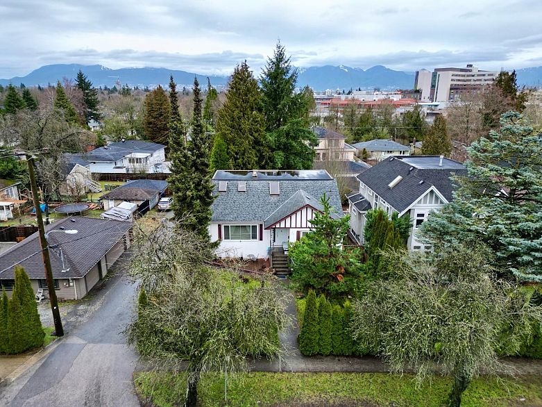 985 W 33RD AVENUE, Vancouver BC V5Z 2K6