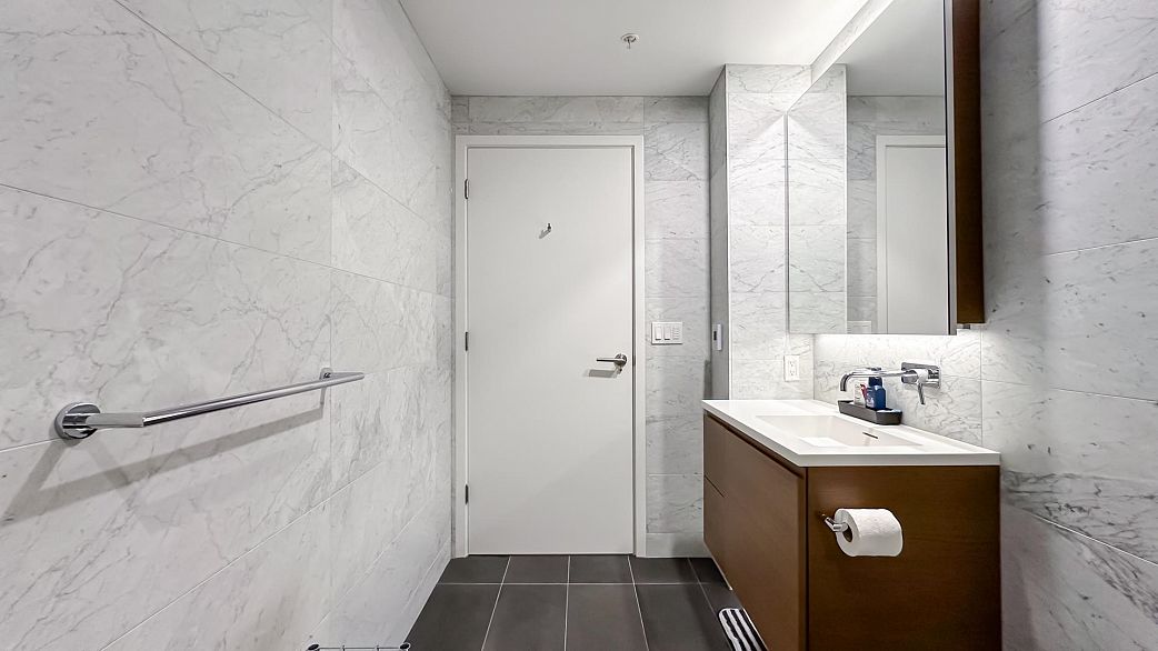 4209 1289 Hornby Street