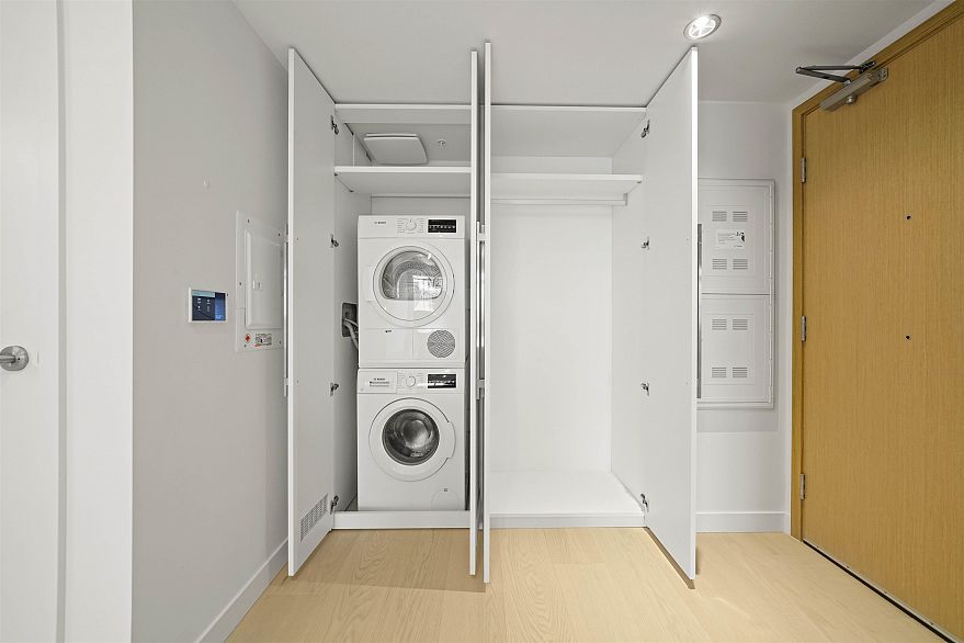 3207 1289 Hornby Street