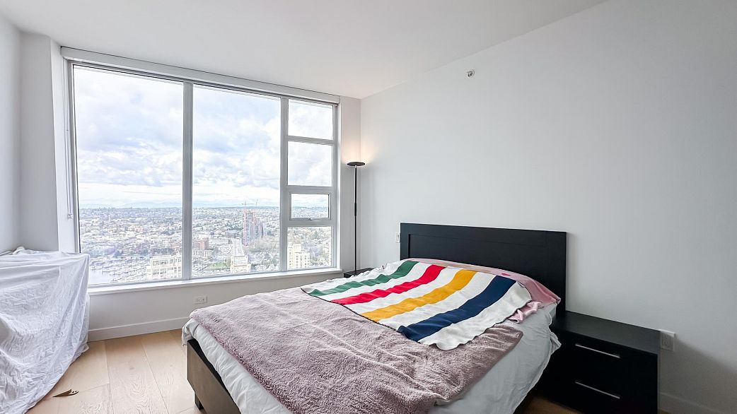 4209 1289 Hornby Street