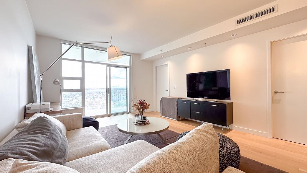 4209 1289 Hornby Street