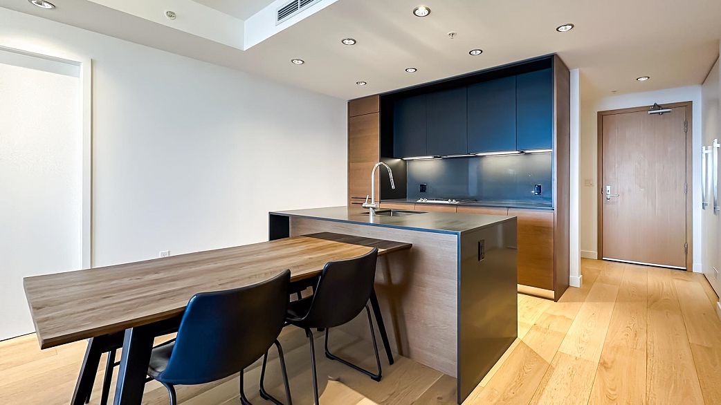 4209 1289 Hornby Street